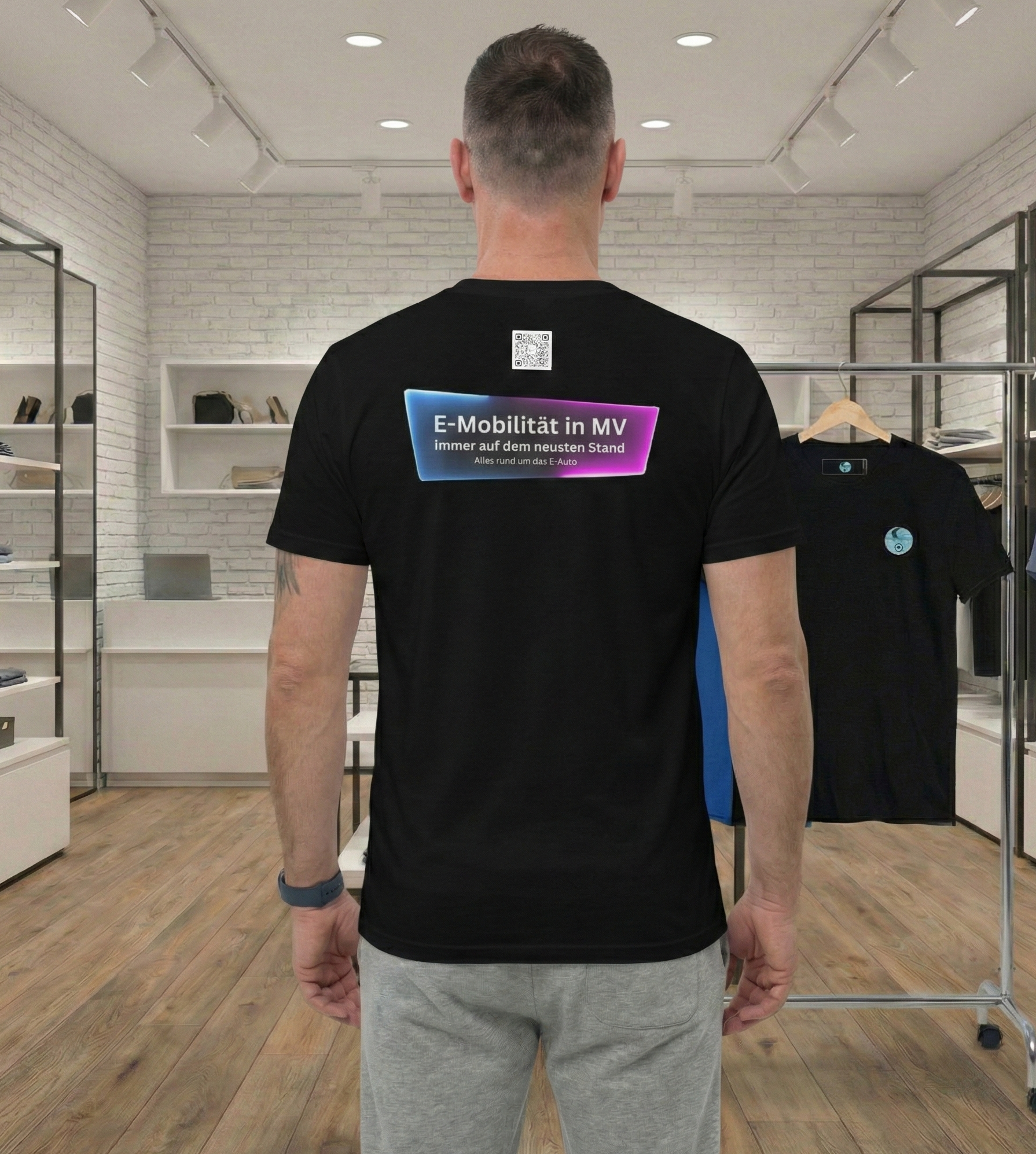 Kurzärmeliges Unisex-T-Shirt mit Logo E-Mobilität in MV vorne und hinten