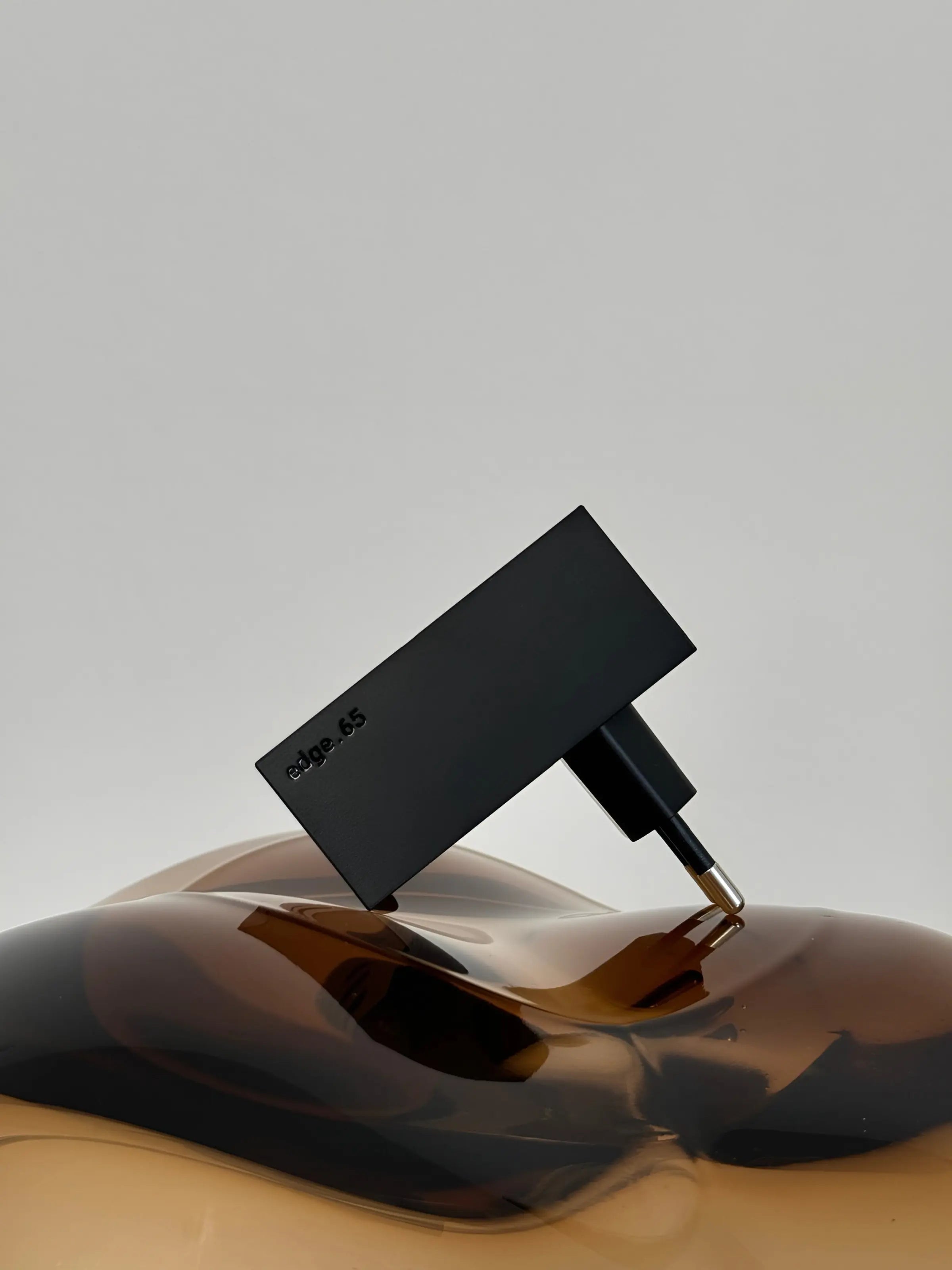 edge.65 (65 Watt) USB Ladegerät. Farbe: Black